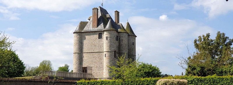 Donjon de Bours