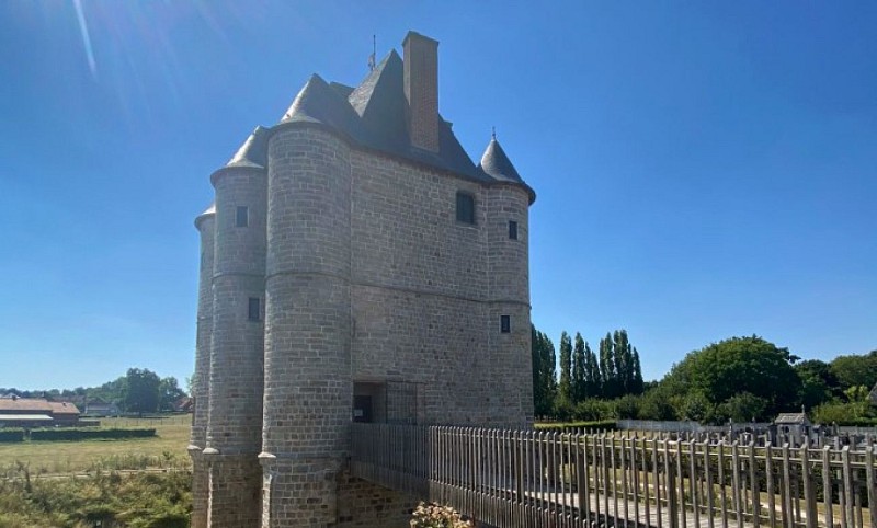 Donjon de Bours