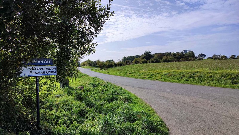 Marcher sur le bas côté
