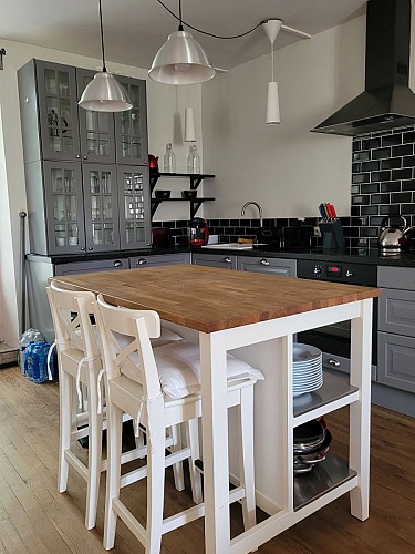 MEUBLÉ "LA TÊTE DANS NOS ÉTOILES"