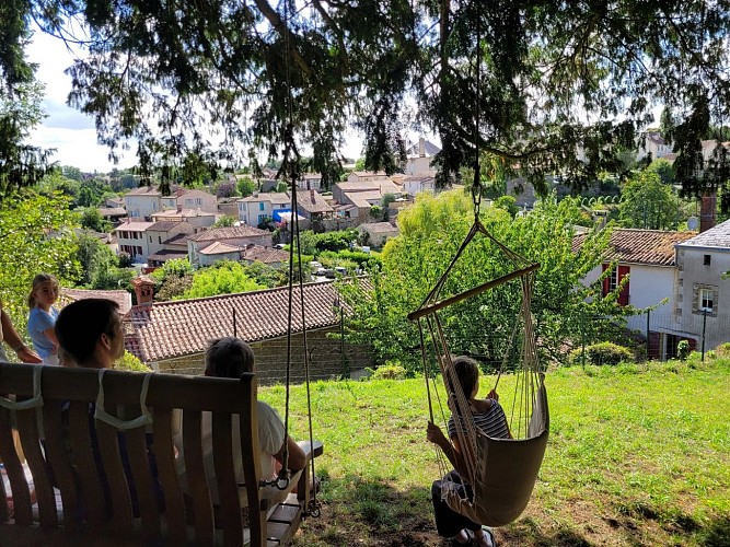 MEUBLÉ "LA TÊTE DANS NOS ÉTOILES"