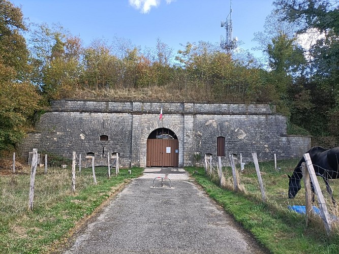 Entrée principale Fort Lachaux