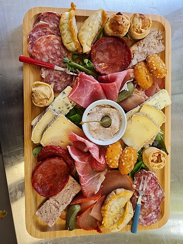 Restaurant-l'ecoledesgourmands-Moulin-Neuf-planche-charcuterie