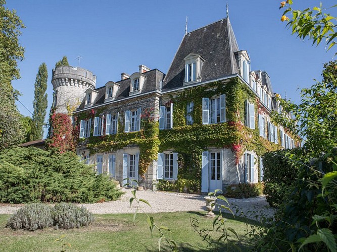 chateau-de-lalande-parc-facade-hotel-restaurant-perigord