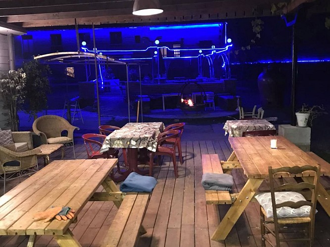 Moon River snack & bar