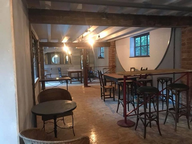 Moon River snack & bar