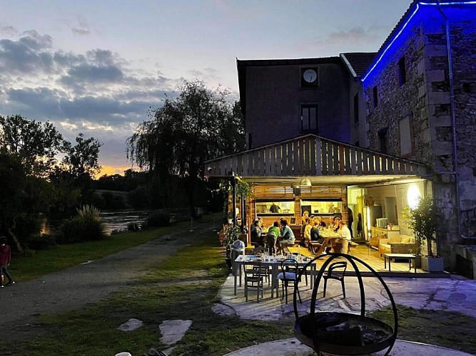 Moon River snack & bar