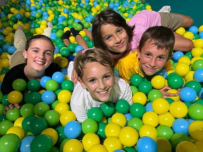 bressuire-la-cabane-de-mario-piscine-a-balles