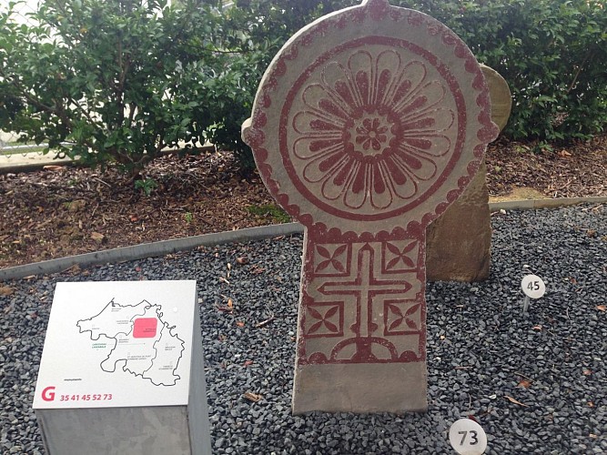 Centre Evocation stèles discoïdales 64120 Larceveau (1)