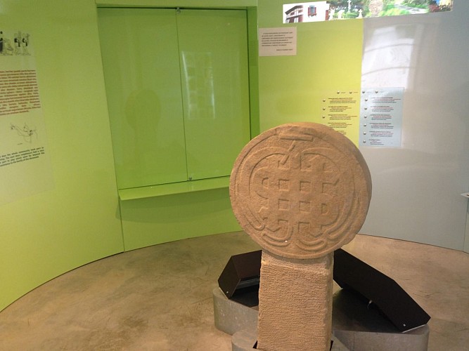 Centre Evocation stèles discoïdales 64120 Larceveau (3)