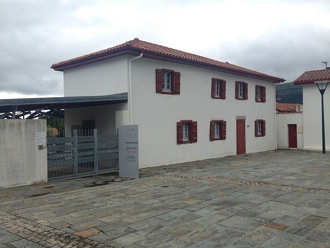 Centre Evocation stèles discoïdales 64120 Larceveau (5)