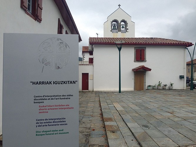 Centre Evocation stèles discoïdales 64120 Larceveau (12)