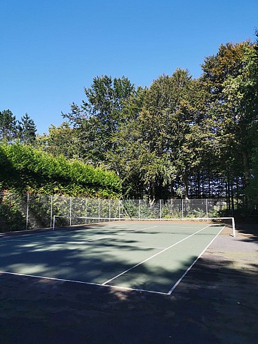 Court-de-tennis-au-camping