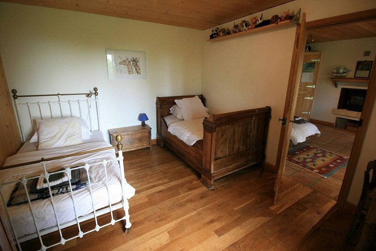 32cc2399-37b0-464a-8052-29baf8e2b984