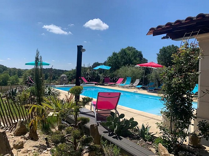 gîte2-Borros-St-Sauveur-Lalande-piscine