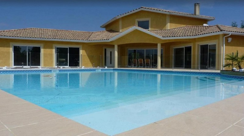 agnac-villa maoni-facade et piscine 1