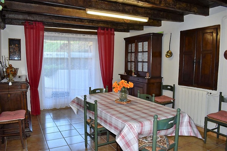 Location-Etchecopar---Vue-fenetre-salle-a-manger---Banca