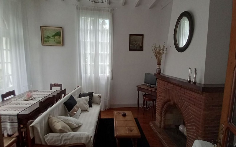 maison francoise plaa cheminee + salon baigorri