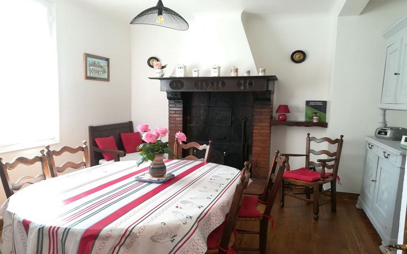 maison francoise plaa salle à manger baigorri