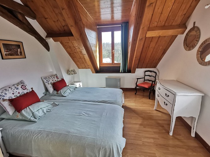 Chambre avec deux lits simples