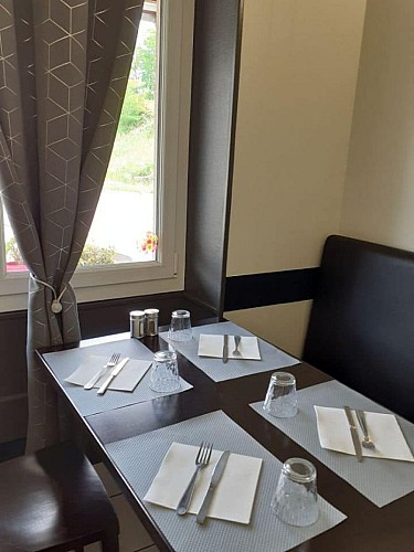 Hôtel Auberge du Pont salle restaurant