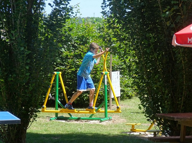 Camping-Le-Plein-Air-Neuvicois---Appareils-sportifs
