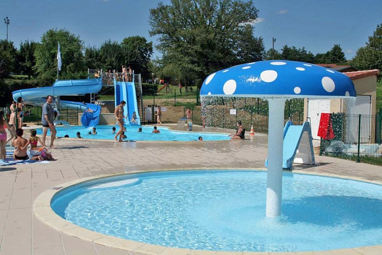 Piscine et bassin aquarécréatif d'été de Lubersac