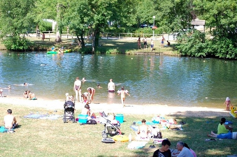 Baignade à Lisle - Périgord Inattendu