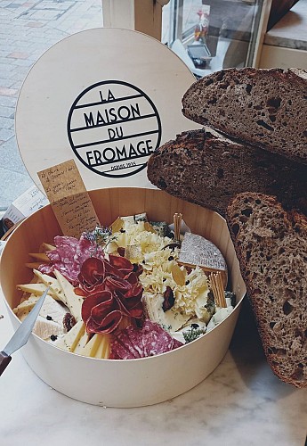 APERO BOX CHEESE AND CHARCUTERIE