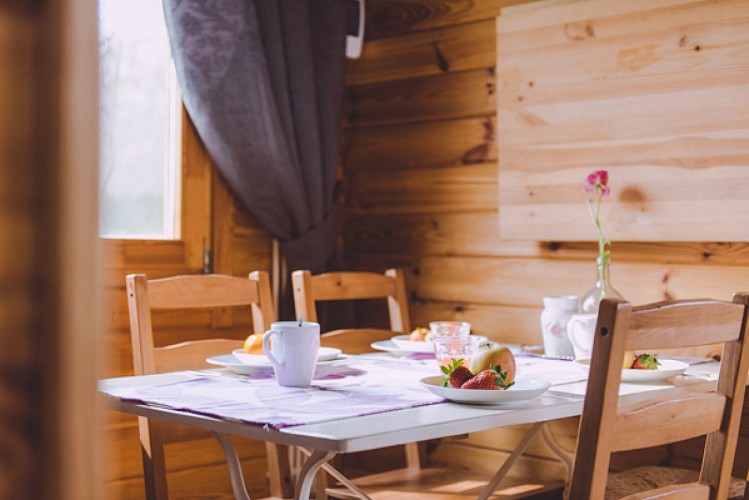 CoeurdeBastides_Hébergements_ClubLesOrmes_IntérieurChalet2_20161217