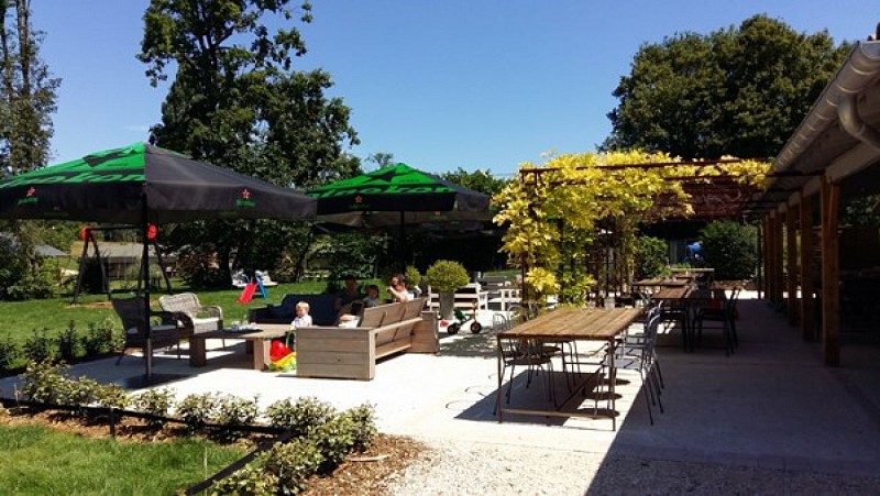 CoeurdeBastides_Hébergements_ClubLesOrmes_TerrasseBarSnack_20161217 (800x600)