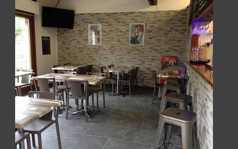 camping-untxin-socoa-bar-salle_cpg_urr