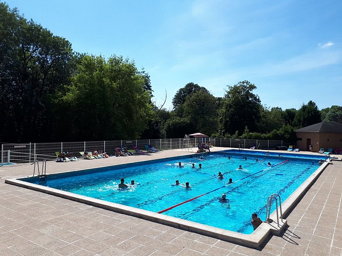 Piscine de Vouillé attenante au camping1