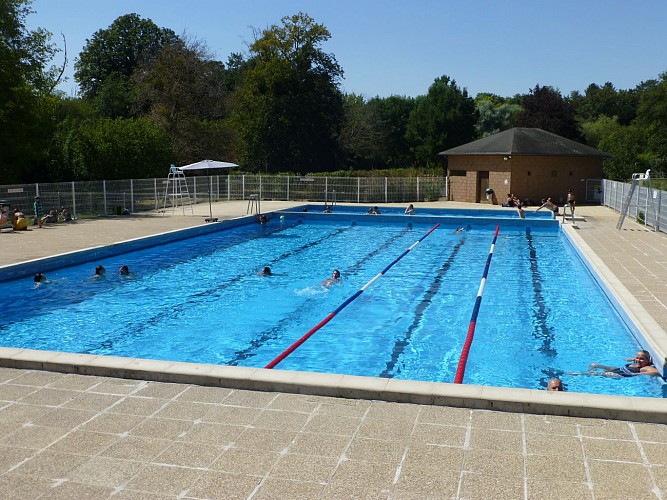 Piscine de Vouillé attenante au camping2
