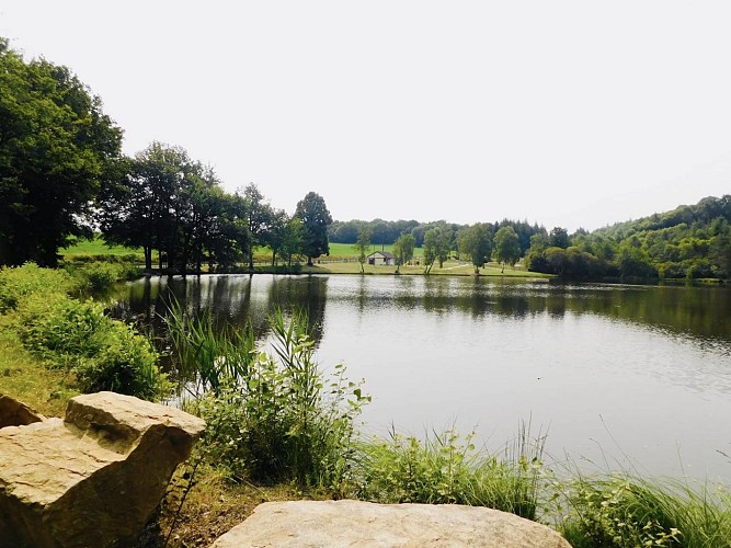 Etang de baignade du " Puychaumartin"à Château-Chervix