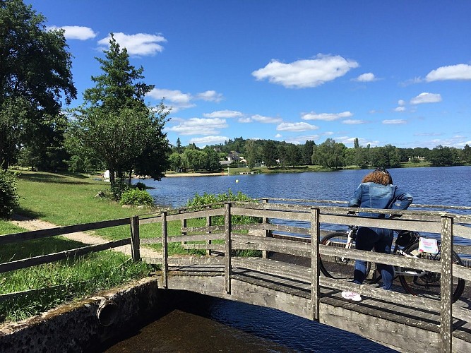 Plan d'eau de baignade de "La Roche" à Meuzac