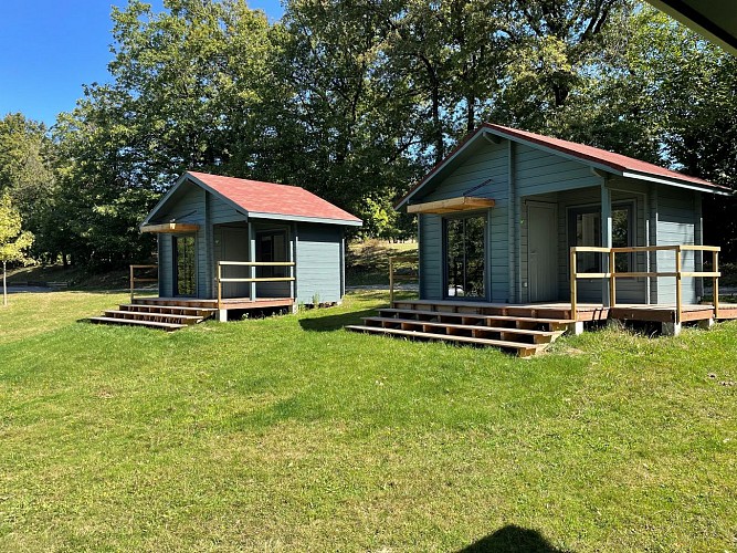 Hameau de chalets au camping de la lande 