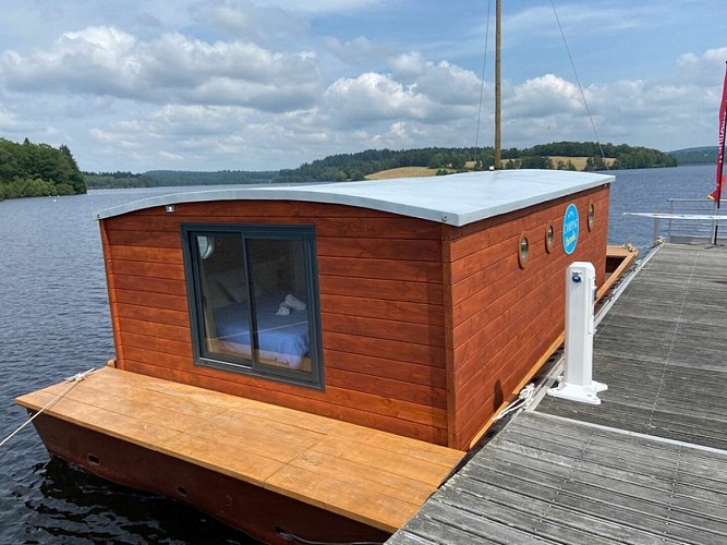 Lodge boat