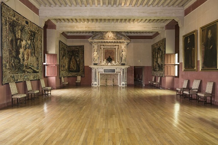 Château des ducs d'Épernon, appartement du Roi, salle du Roi