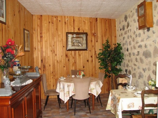 ChHotesLAVERGNE-Argentat_SallePetitDejeuner_10