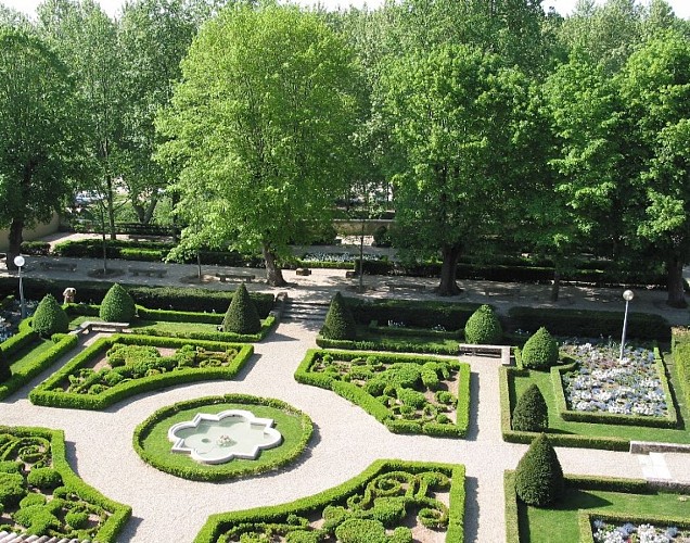 Jardins du Clo”tre vus depuis le haut de l'Žglise Notre-Dame