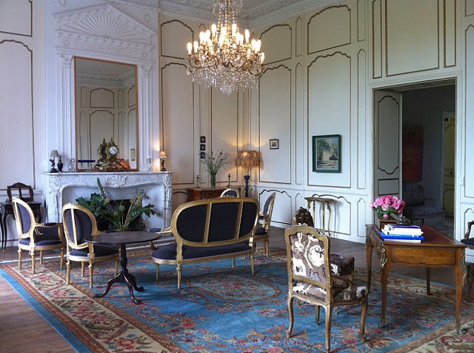 Cours Hotel de Thomazeau intérieur