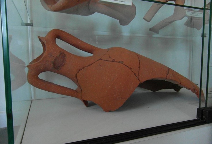 Musée du Camp Romain Usakoa - amphore - Saint Jean le Vieux