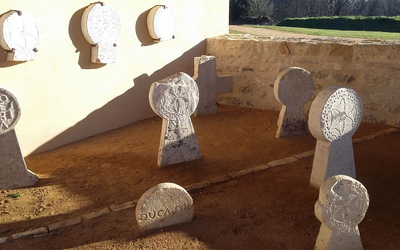 Cimetière de stèle discoïdales-Abbaye de Lahonce