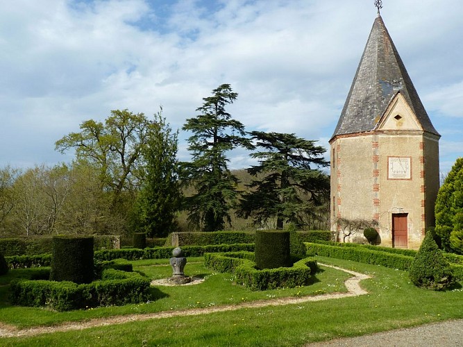 Château de Mascaraàs pigeonnier