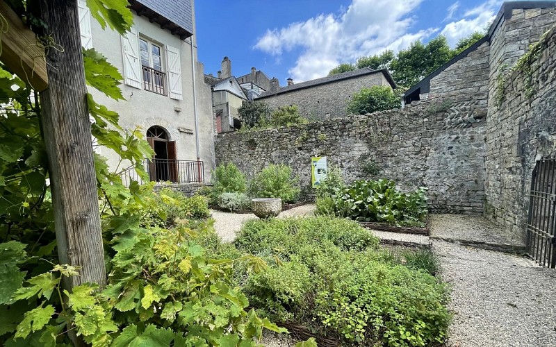 Maison du patrimoine - Jardin Médiéval III - OLORON SAINTE-MARIE (©OTHB) - DI