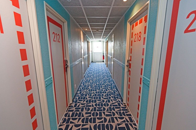 IBIS BUDGET - couloir chambres