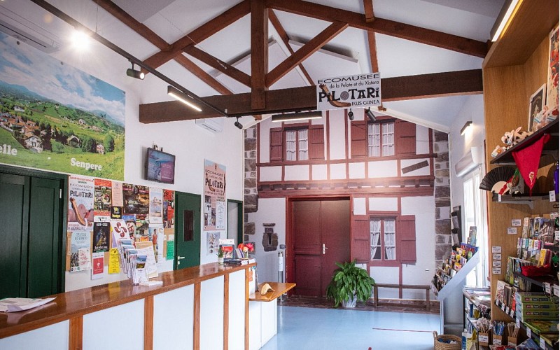 entree façade ©JENNIFER