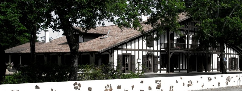 Auberge des pins façade web