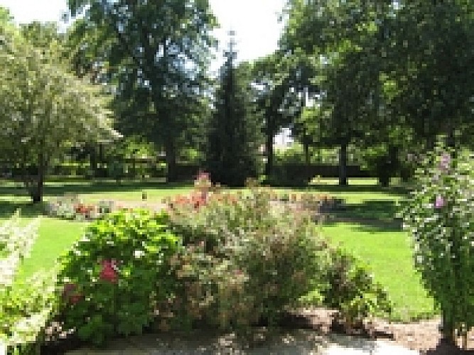 Auberge des pins jardin1044